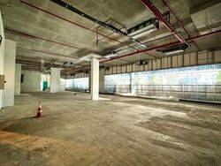 Middle Road (D7), Retail #608526711
